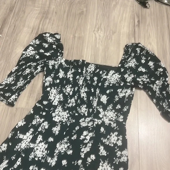 I don’t like it. I paid $65, selling for $35 or best offer. Never been worn. - Picture 4 of 6